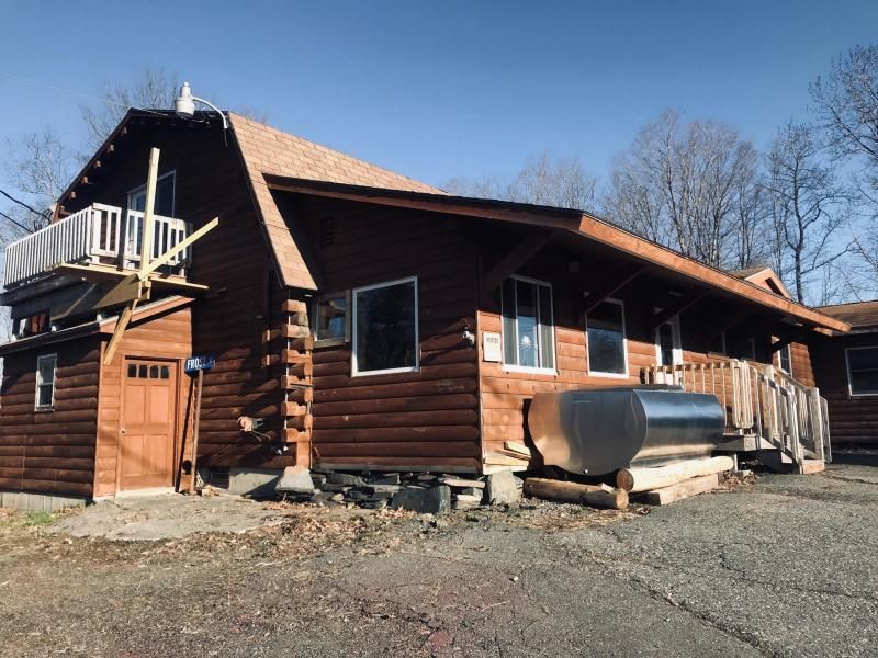 94 Main Rd, Abbot, ME 04406